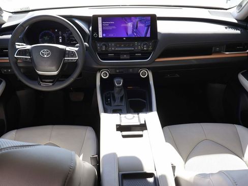 Used 2024 Toyota Grand Highlander FWD image 13