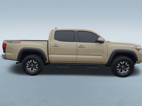 Used 2019 Toyota Tacoma TRD Off-Road image 9