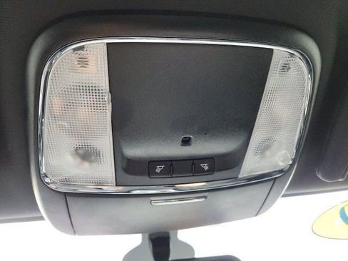 Used 2019 Jeep Grand Cherokee Laredo image 17