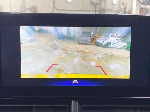 Used 2025 Chevrolet Trax ACTIV w/ Sunroof Package image 14