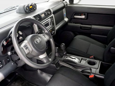 Used 2013 Toyota FJ Cruiser 4WD image 12