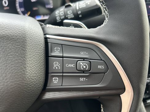 New 2025 Jeep Grand Cherokee Altitude image 21