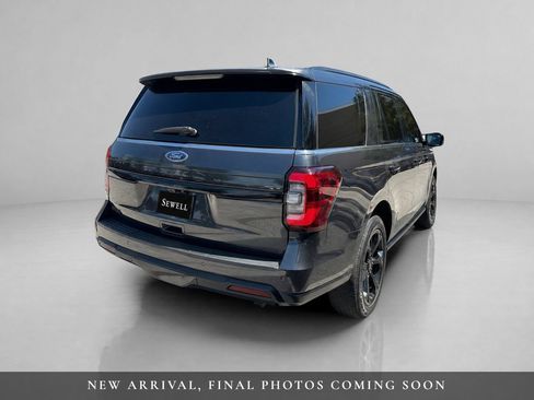 Used 2024 Ford Expedition Limited AWD/4WD image 4