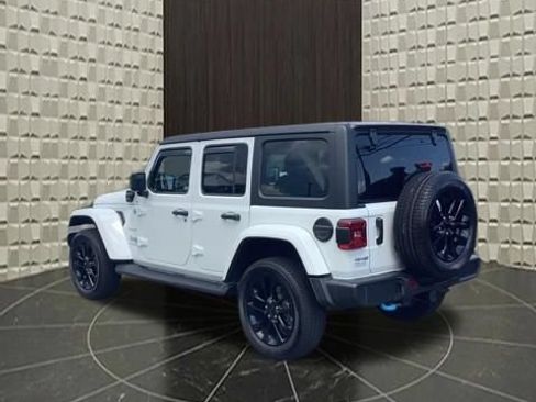 Used 2023 Jeep Wrangler Unlimited Sahara w/ Cold Weather Group AWD/4WD image 10