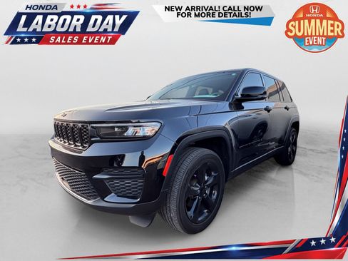 Used 2023 Jeep Grand Cherokee Altitude RWD image 1