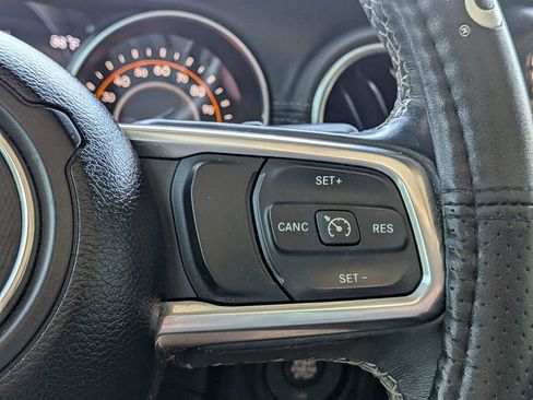 Used 2019 Jeep Wrangler Unlimited Sahara w/ Dual Top Group AWD/4WD image 28
