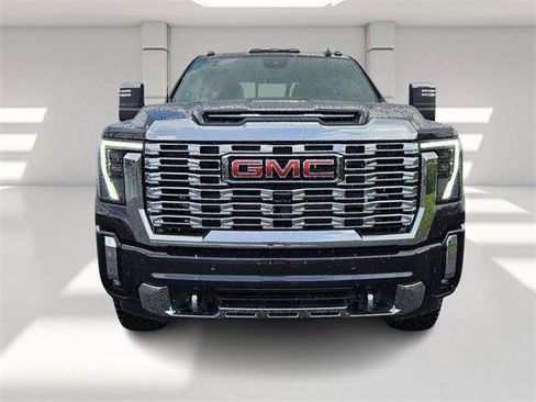 New 2025 GMC Sierra 2500 Denali w/ Denali Reserve Package image 8