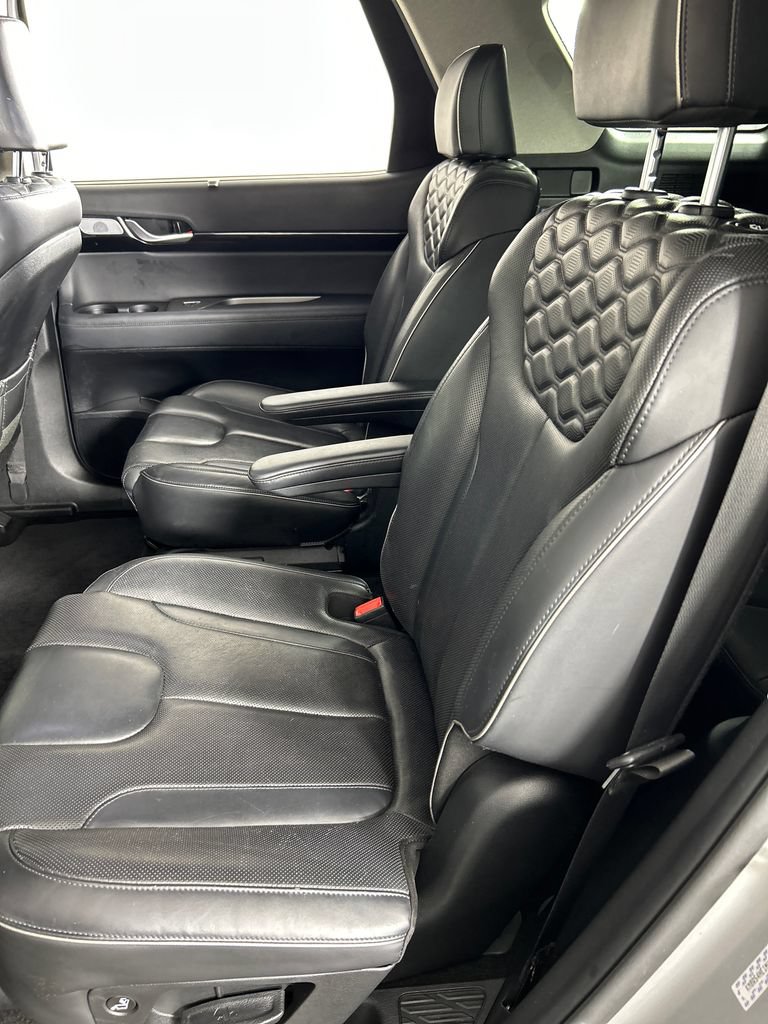 Used 2022 Hyundai Palisade Limited w/ Cargo Package FWD image 17