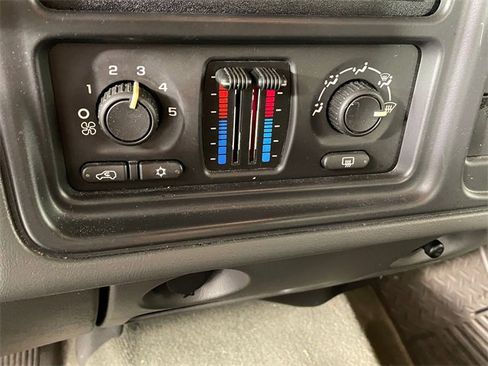 Used 2004 GMC Sierra 1500 SLE w/ Off-Road Package image 8