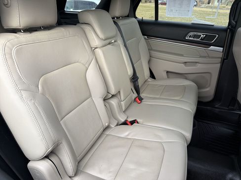 Used 2019 Ford Explorer Limited w/ Ford Safe & Smart Package image 33
