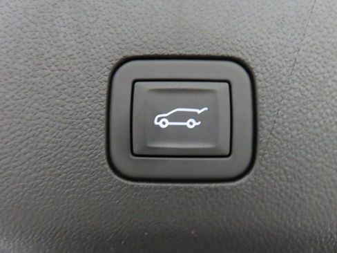 Used 2025 Chevrolet Suburban High Country image 37