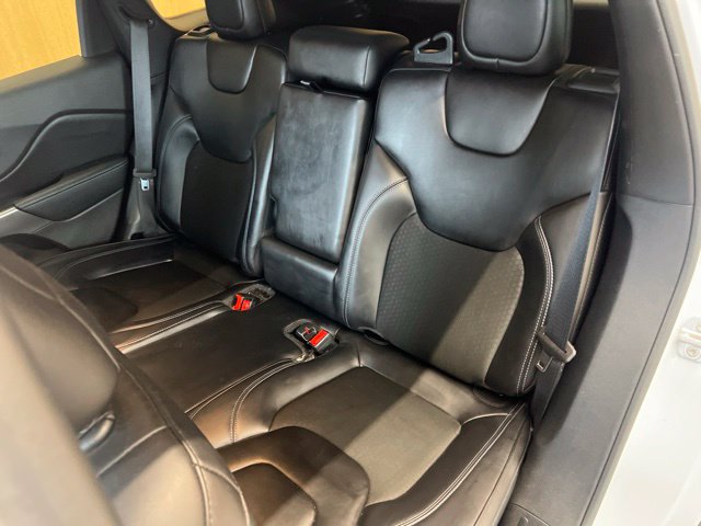 Used 2020 Jeep Cherokee Latitude Plus w/ Cold Weather Group AWD/4WD image 17