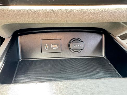Used 2019 Kia Sedona L FWD image 25