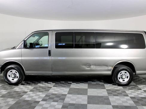 Used 2010 Chevrolet Express 3500 LT w/ LT Preferred Equipment Group image 4