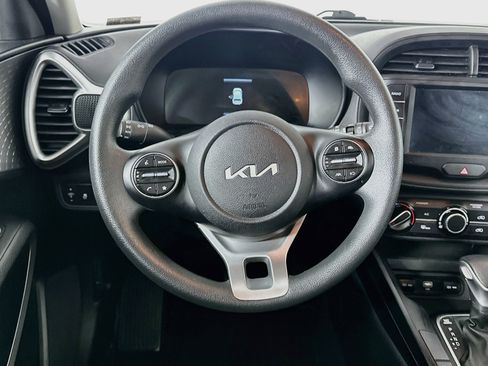 Used 2025 Kia Soul LX w/ LX Technology Package FWD image 18