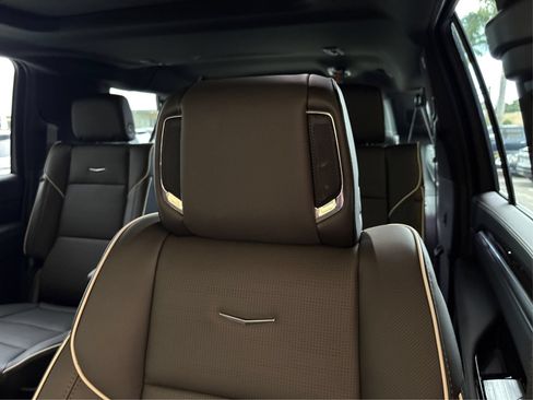 New 2026 Cadillac Escalade ESV Luxury AWD/4WD image 30