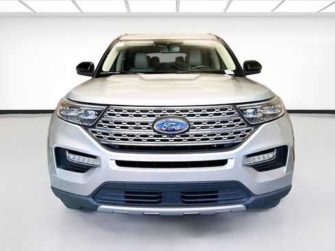 Used 2023 Ford Explorer Limited w/ Equipment Group 301A RWD image 2