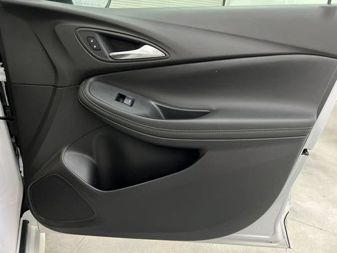 Used 2022 Buick Encore GX Select w/ Sport Touring Package FWD image 31