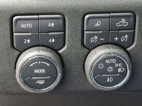 Used 2025 Chevrolet Silverado 2500 High Country w/ Technology Package AWD/4WD image 24