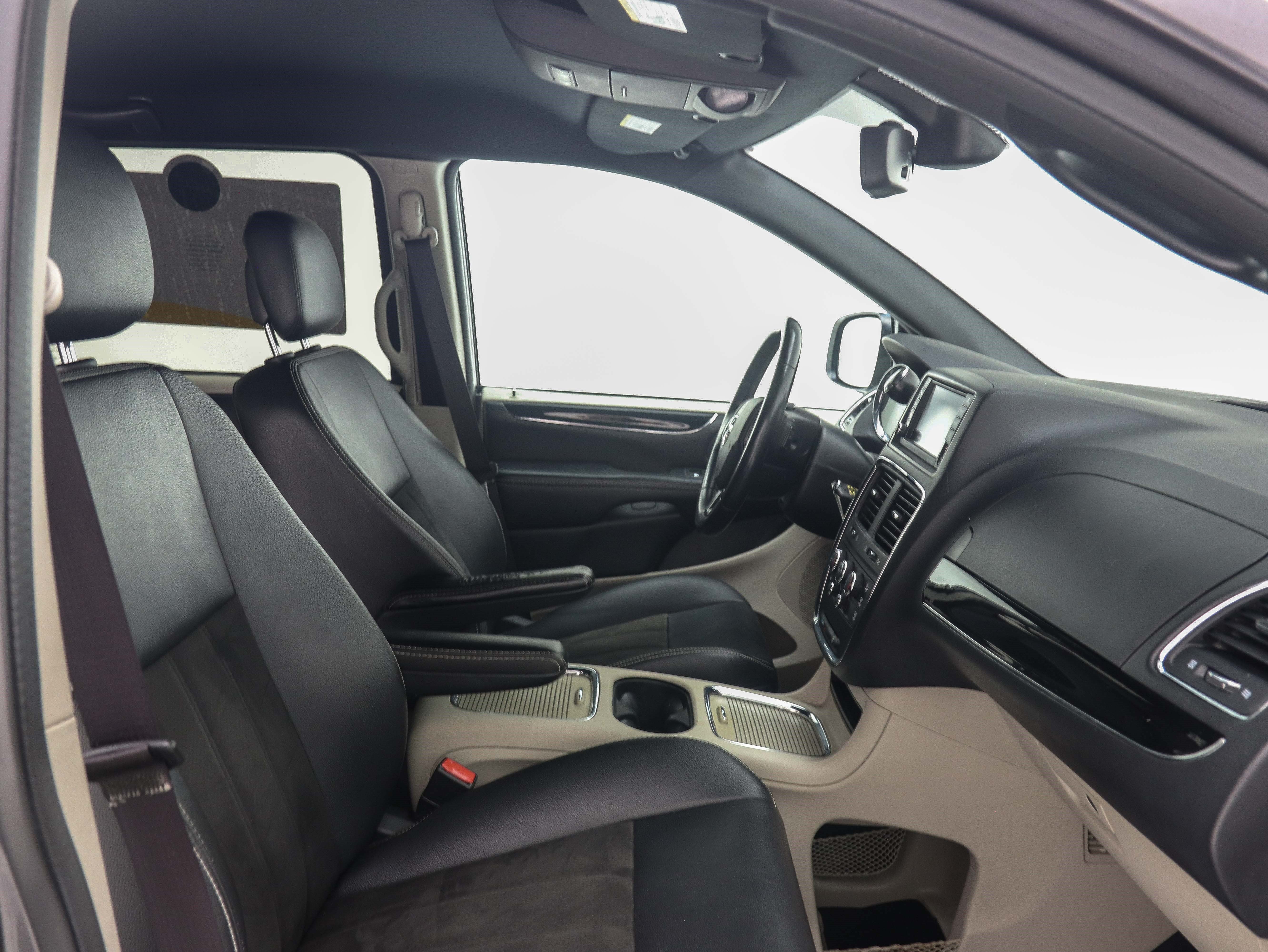 Used 2020 Dodge Grand Caravan SXT FWD image 18