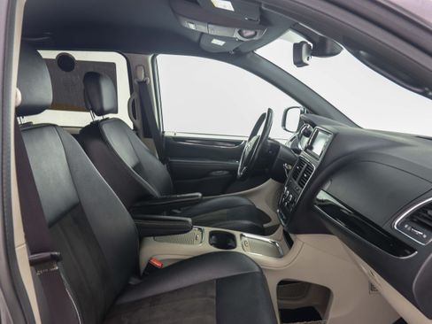 Used 2020 Dodge Grand Caravan SXT FWD image 18