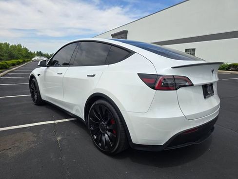 Used 2022 Tesla Model Y Performance AWD/4WD image 9