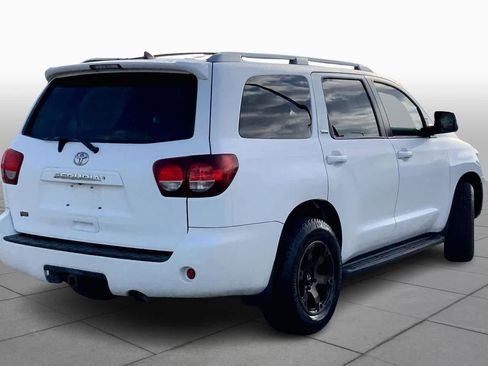 Used 2018 Toyota Sequoia SR5 w/ Premium Package image 11