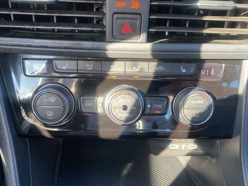 Used 2024 Volkswagen Jetta SE image 21