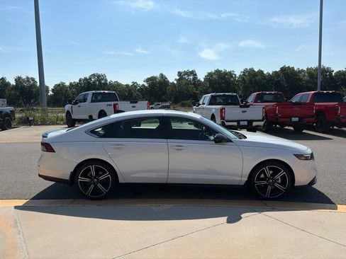 Used 2025 Honda Accord Sport image 6