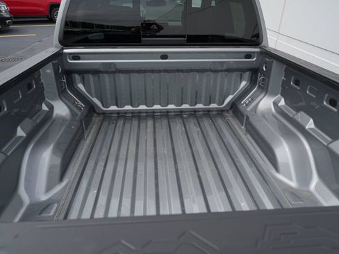 Used 2024 Chevrolet Colorado Z71 w/ Z71 Convenience Package 2 AWD/4WD image 27