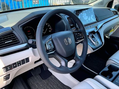 New 2026 Honda Odyssey Touring image 8
