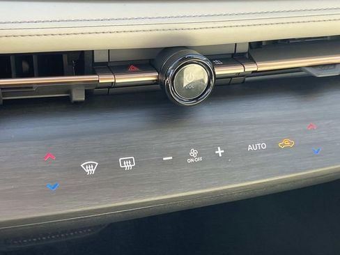 Certified 2023 Nissan Ariya FWD image 25
