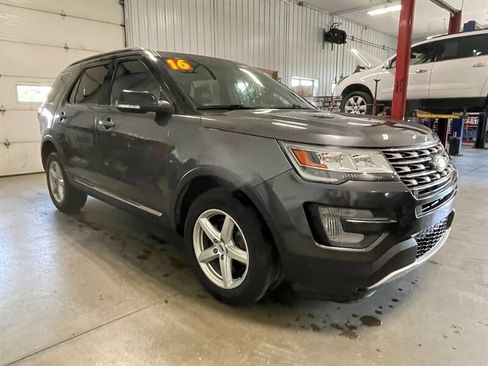 Used 2016 Ford Explorer XLT w/ Equipment Group 202A AWD/4WD image 5