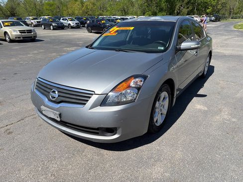 Used 2007 Nissan Altima 3.5 SL w/ Technology Pkg FWD image 2