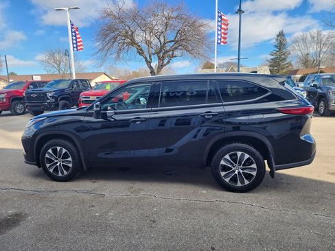 Used 2020 Toyota Highlander XLE image 8