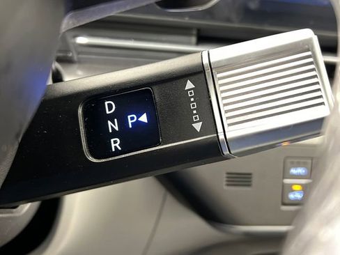 Used 2024 Hyundai Kona Limited FWD image 11