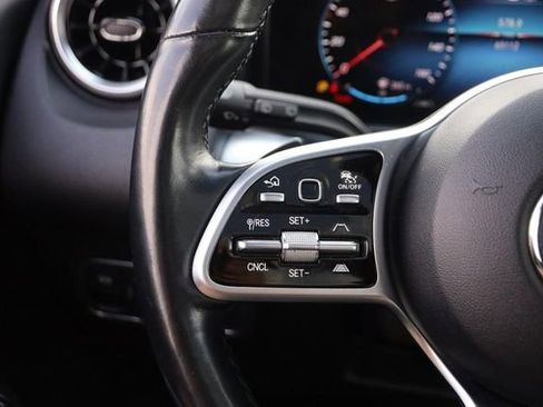 Used 2023 Mercedes-Benz GLB 250 4MATIC w/ Premium Package image 13