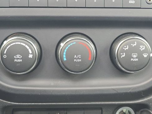 Used 2015 Jeep Patriot High Altitude image 28