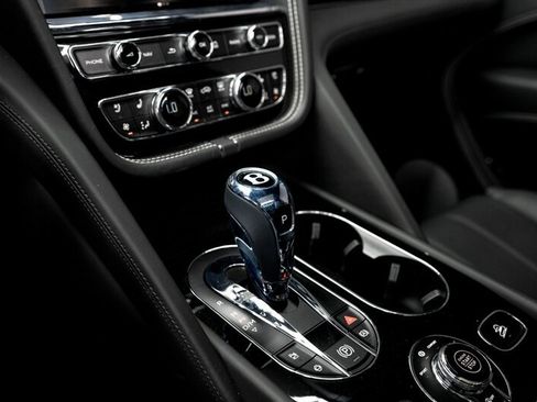 Used 2024 Bentley Bentayga AWD/4WD image 35