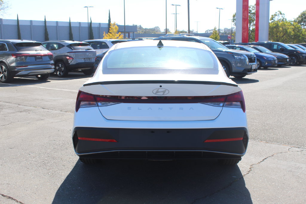 Used 2026 Hyundai Elantra SEL Sport FWD image 8