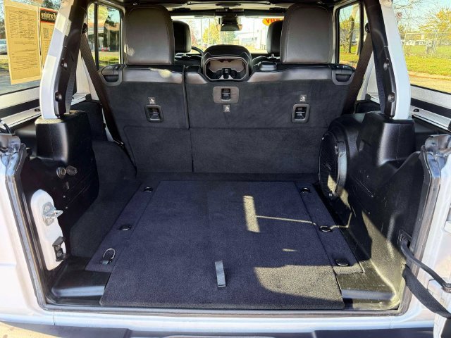 Used 2019 Jeep Wrangler Unlimited Sahara AWD/4WD image 12