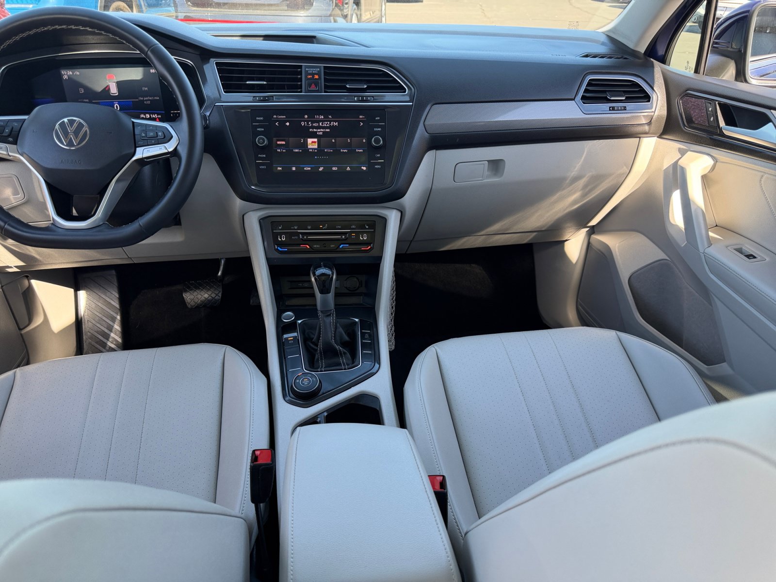 Used 2022 Volkswagen Tiguan SE w/ Panoramic Sunroof Package AWD/4WD image 19