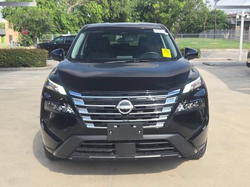 Certified 2025 Nissan Rogue SV FWD image 8