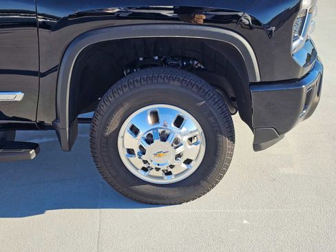 Used 2025 Chevrolet Silverado 3500 High Country w/ Technology Package image 9