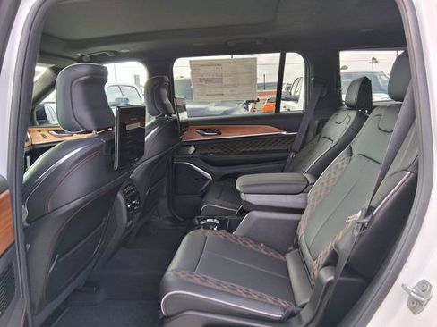 New 2025 Jeep Grand Cherokee L Summit AWD/4WD image 21