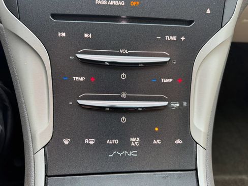 Used 2016 Lincoln MKZ w/ Equipment Group 200A Select FWD image 17