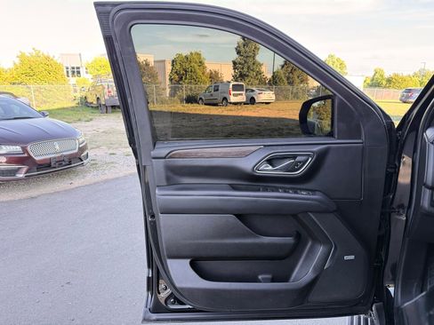 Used 2022 Chevrolet Suburban High Country AWD/4WD image 15