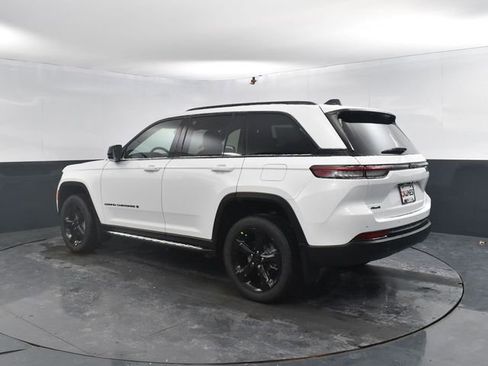 New 2025 Jeep Grand Cherokee Altitude w/ Trailer Tow Package AWD/4WD image 7