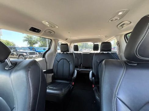 Used 2024 Chrysler Pacifica Touring-L FWD image 14