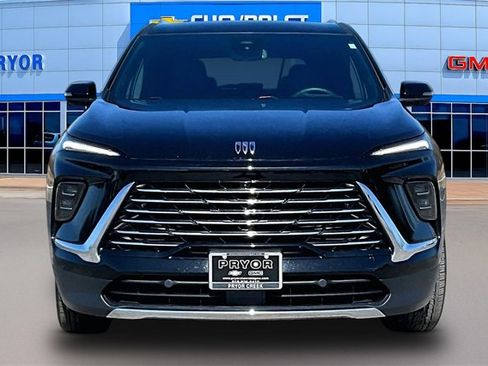 Used 2025 Buick Enclave Preferred image 2